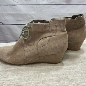 Nine West‎ 8.5 medium tan 1.5 inch heel